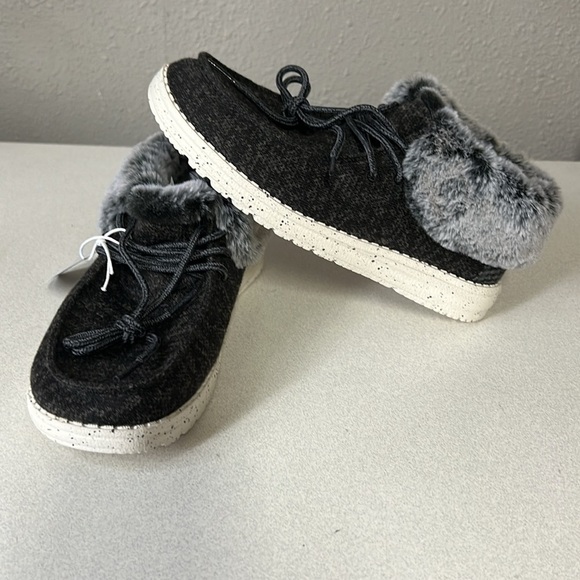 Hey Dude Charcoal Shoes with Faux Fur Lining - Picture 5 of 6